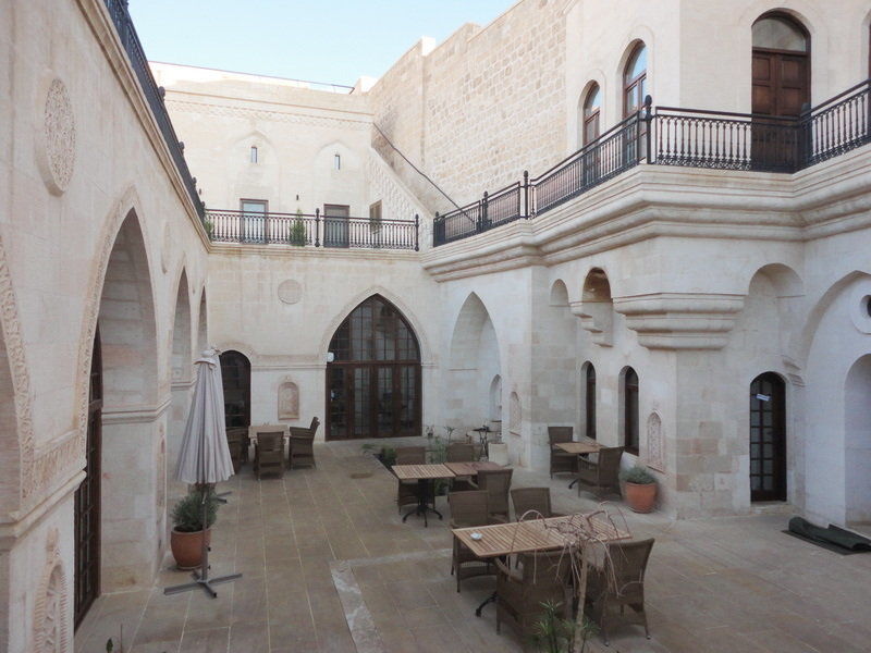 Shmayaa Hotel Midyat Екстериор снимка